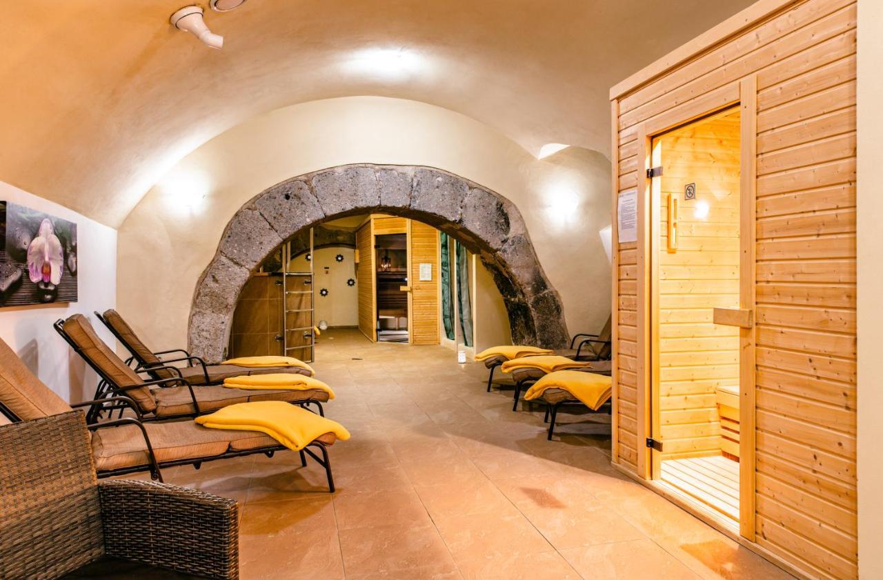 Hotel Grand Vígľaš Zvolen Buitenkant foto