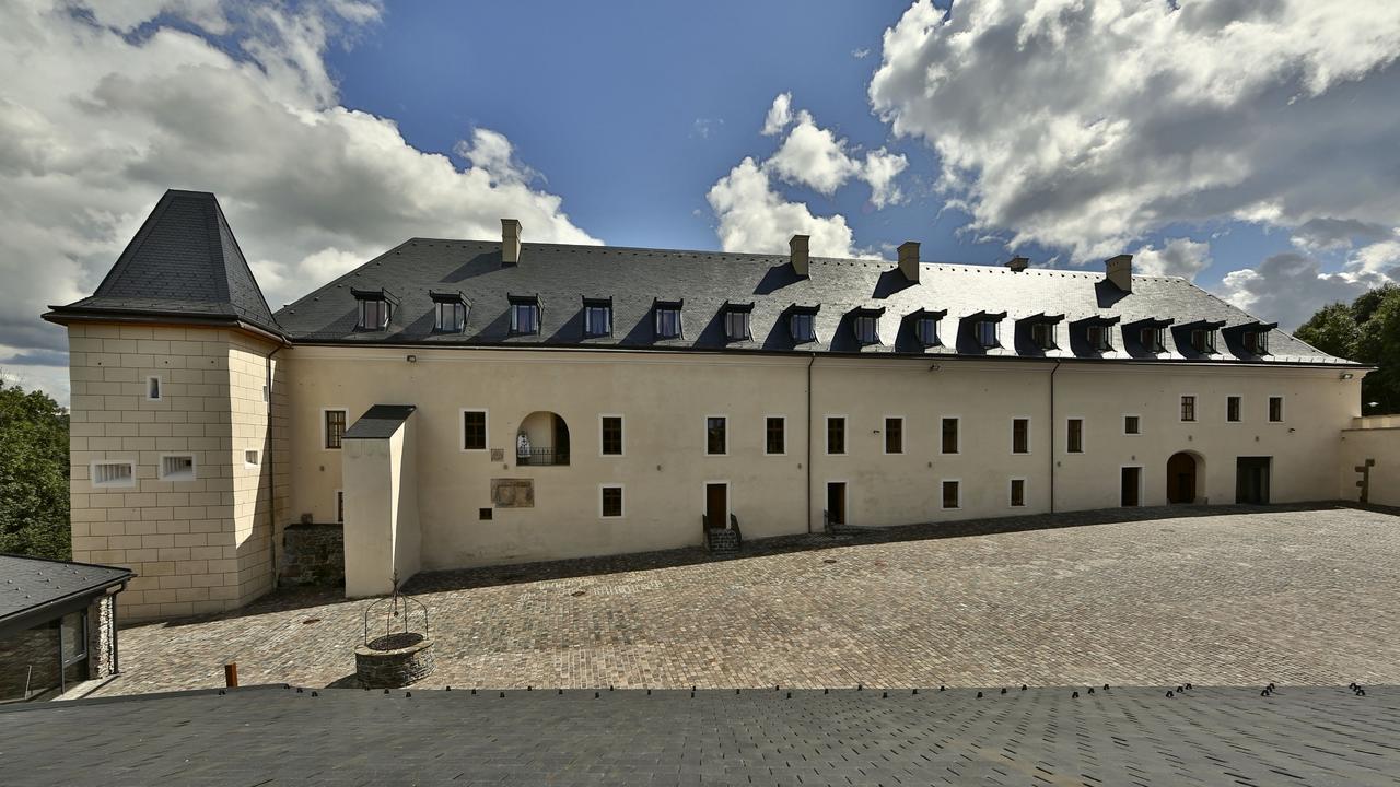Hotel Grand Vígľaš Zvolen Buitenkant foto
